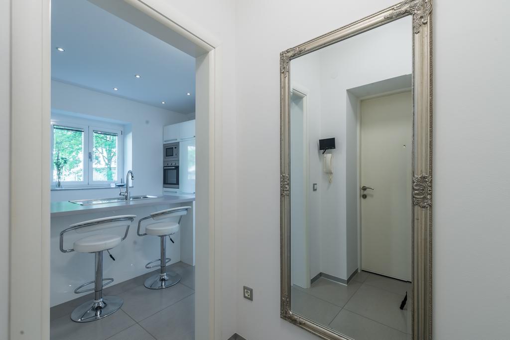Fine Apartment Janeza Pavla Любляна Екстериор снимка